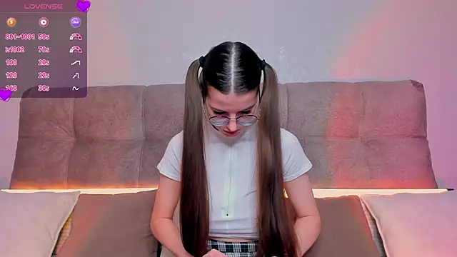 Snapshot of AriellaTesk chatting on February 6, 5:14 am AriellaTesk online show from February 6, 5:14 am