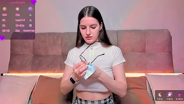 Snapshot of AriellaTesk chatting on February 27, 2:32 am AriellaTesk online show from February 27, 2:32 am