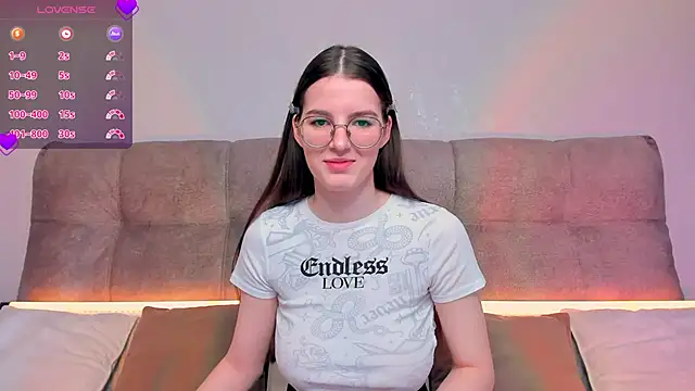 Snapshot of AriellaTesk chatting on March 3, 5:42 am AriellaTesk online show from March 3, 5:42 am