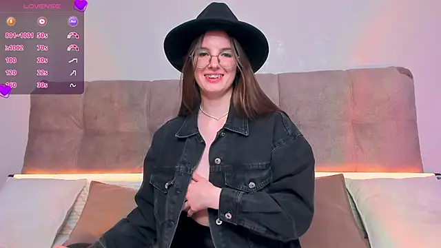 Snapshot of AriellaTesk chatting on March 13, 5:11 am AriellaTesk online show from March 13, 5:11 am