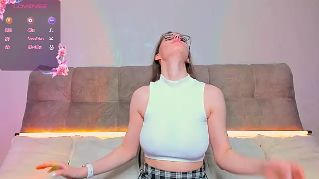 Snapshot of AriellaTesk chatting on October 17, 3:10 am AriellaTesk online show from October 17, 3:10 am