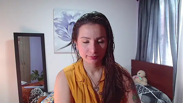 vanessabrown  online show from February 15, 3:39 pm