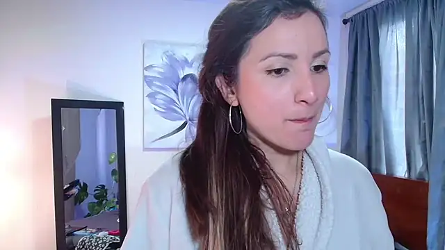 vanessabrown  online show from March 18, 1:42 pm