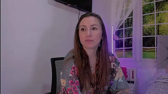 vanessabrown  online show from April 19, 3:22 pm