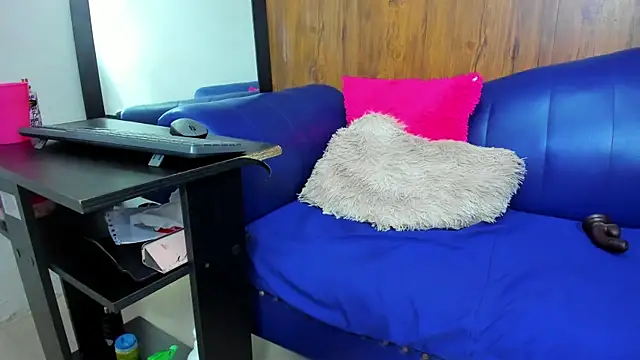 Mature Skinny online show from February 11, 3:18 pm