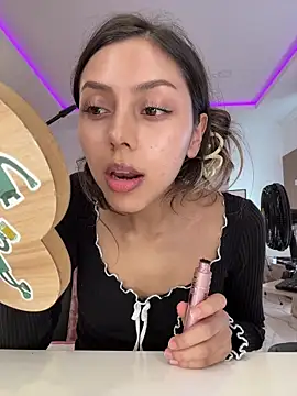 Snapshot of Sensualtease chatting on November 21, 8:51 pm Sensualtease online show from November 21, 8:51 pm