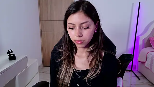 Snapshot of Sensualtease chatting on November 27, 1:51 am Sensualtease online show from November 27, 1:51 am