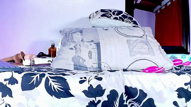 sofi decker online show from March 8, 3:06 am