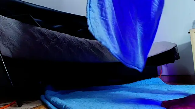 sofi decker online show from October 20, 12:05 pm