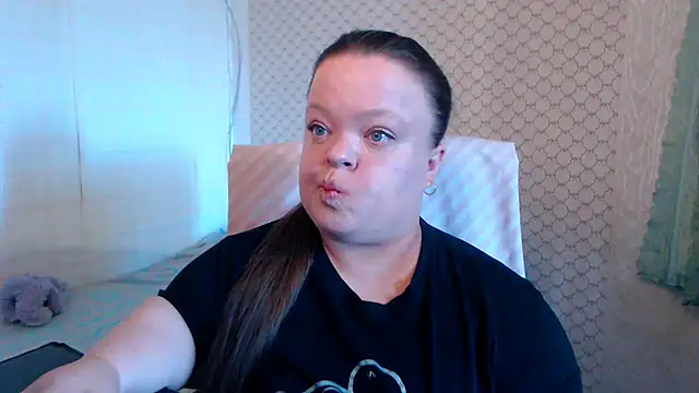 Snapshot of Janiffer_MiMi chatting on June 19, 9:24 am Janiffer MiMi online show from June 19, 9:24 am