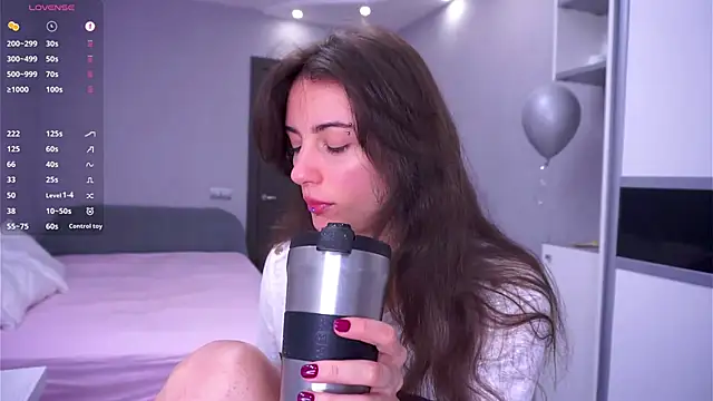 Holla Molly online show from April 16, 6:14 am