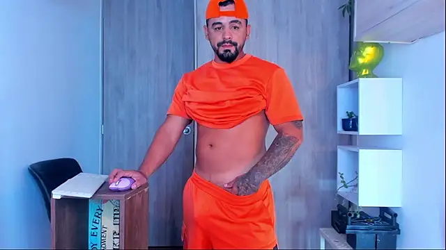 Snapshot of Ricardo_1998 chatting on February 5, 3:13 am Ricardo 1998 online show from February 5, 3:13 am