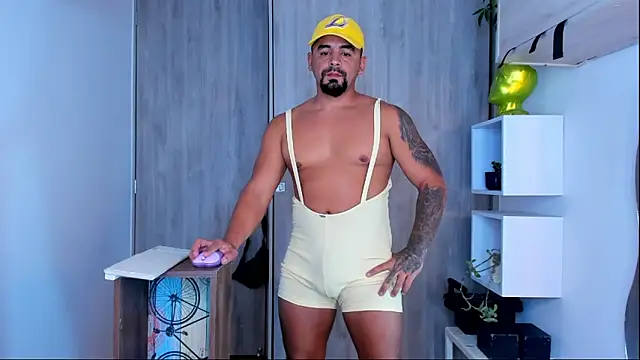 Snapshot of Ricardo_1998 chatting on February 10, 12:41 am Ricardo 1998 online show from February 10, 12:41 am