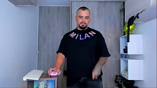 Snapshot of Ricardo_1998 chatting on February 16, 3:47 am Ricardo 1998 online show from February 16, 3:47 am