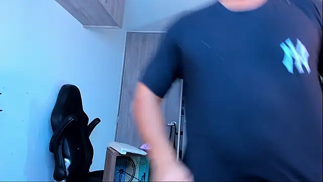 Snapshot of Ricardo_1998 chatting on February 24, 2:30 am Ricardo 1998 online show from February 24, 2:30 am