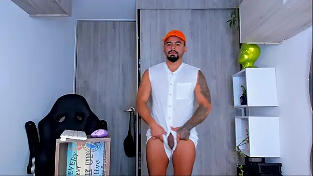 Snapshot of Ricardo_1998 chatting on February 26, 2:15 am Ricardo 1998 online show from February 26, 2:15 am