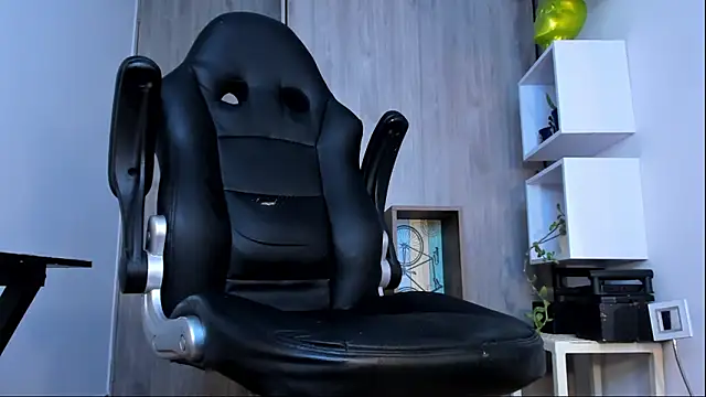 Snapshot of Ricardo_1998 chatting on February 27, 8:06 am Ricardo 1998 online show from February 27, 8:06 am