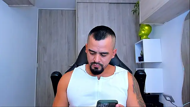 Snapshot of Ricardo_1998 chatting on March 3, 1:53 am Ricardo 1998 online show from March 3, 1:53 am