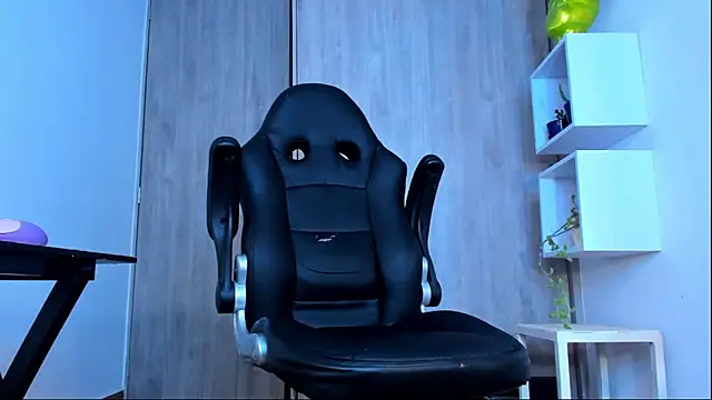 Snapshot of Ricardo_1998 chatting on March 5, 6:23 am Ricardo 1998 online show from March 5, 6:23 am