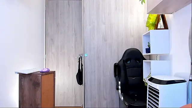 Snapshot of Ricardo_1998 chatting on March 7, 1:42 am Ricardo 1998 online show from March 7, 1:42 am