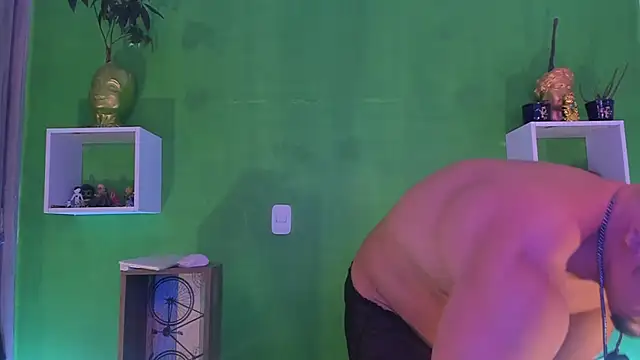 Snapshot of Ricardo_1998 chatting on October 27, 4:05 am Ricardo 1998 online show from October 27, 4:05 am