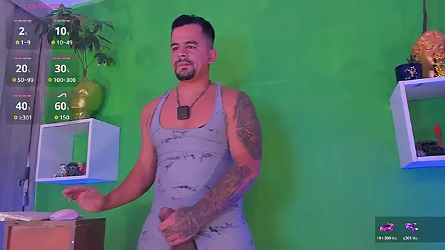 Snapshot of Ricardo_1998 chatting on October 28, 2:15 am Ricardo 1998 online show from October 28, 2:15 am