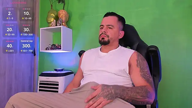 Snapshot of Ricardo_1998 chatting on December 1, 1:54 am Ricardo 1998 online show from December 1, 1:54 am