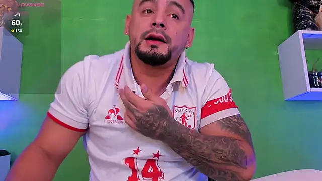 Snapshot of Ricardo_1998 chatting on December 2, 2:28 am Ricardo 1998 online show from December 2, 2:28 am