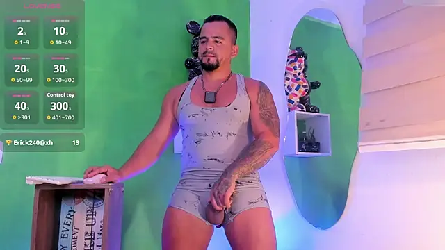 Snapshot of Ricardo_1998 chatting on December 15, 2:05 am Ricardo 1998 online show from December 15, 2:05 am