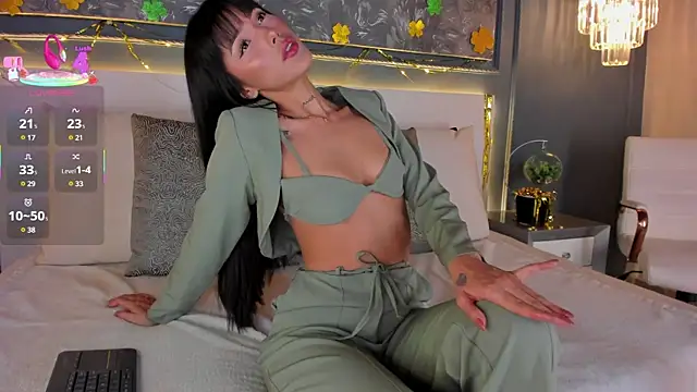 Snapshot of evamoretti chatting on March 18, 1:21 am evamoretti online show from March 18, 1:21 am