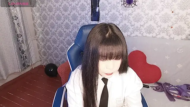 Snapshot of MissValday chatting on November 7, 6:13 am MissValday online show from November 7, 6:13 am