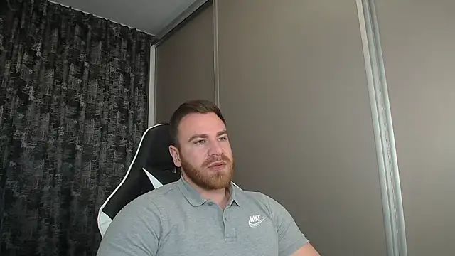 Snapshot of Thori92 chatting on March 13, 5:28 pm Thori92 online show from March 13, 5:28 pm