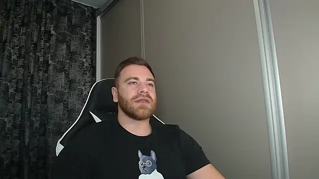 Snapshot of Thori92 chatting on October 31, 6:09 pm Thori92 online show from October 31, 6:09 pm