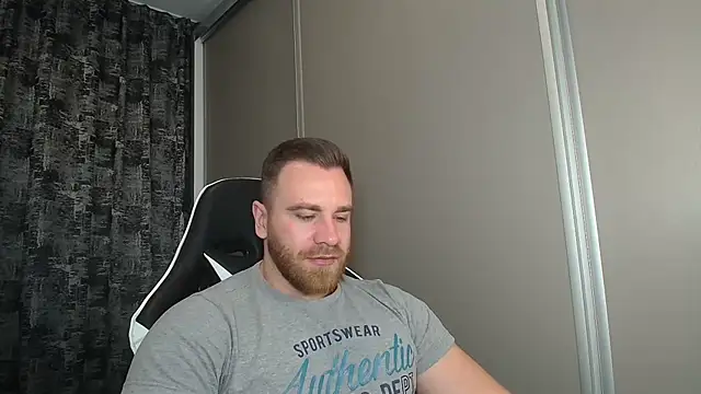 Snapshot of Thori92 chatting on November 11, 5:35 pm Thori92 online show from November 11, 5:35 pm