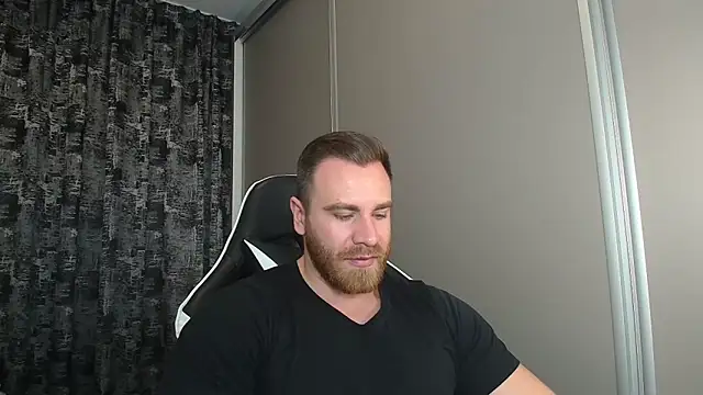 Snapshot of Thori92 chatting on November 17, 4:57 pm Thori92 online show from November 17, 4:57 pm