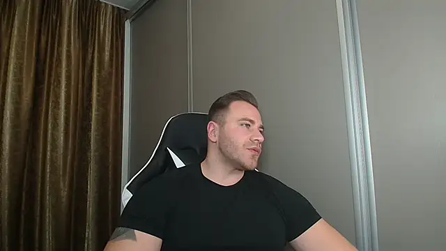 Snapshot of Thori92 chatting on December 13, 7:53 pm Thori92 online show from December 13, 7:53 pm