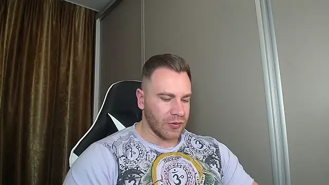 Snapshot of Thori92 chatting on December 17, 6:58 pm Thori92 online show from December 17, 6:58 pm