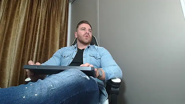 Snapshot of Thori92 chatting on December 22, 6:05 pm Thori92 online show from December 22, 6:05 pm