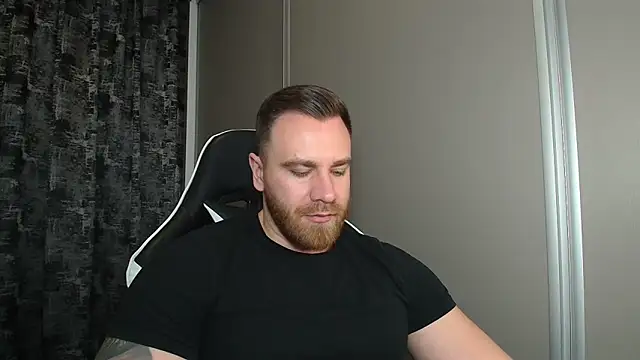 Snapshot of Thori92 chatting on February 5, 5:06 pm Thori92 online show from February 5, 5:06 pm