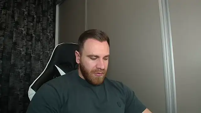 Snapshot of Thori92 chatting on February 9, 6:34 pm Thori92 online show from February 9, 6:34 pm