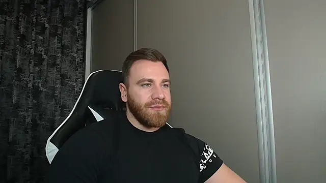 Snapshot of Thori92 chatting on February 11, 6:35 pm Thori92 online show from February 11, 6:35 pm