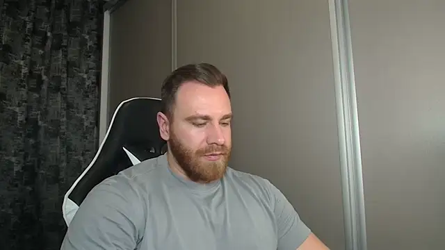 Snapshot of Thori92 chatting on February 13, 5:42 pm Thori92 online show from February 13, 5:42 pm