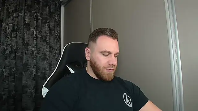 Snapshot of Thori92 chatting on February 15, 1:52 pm Thori92 online show from February 15, 1:52 pm