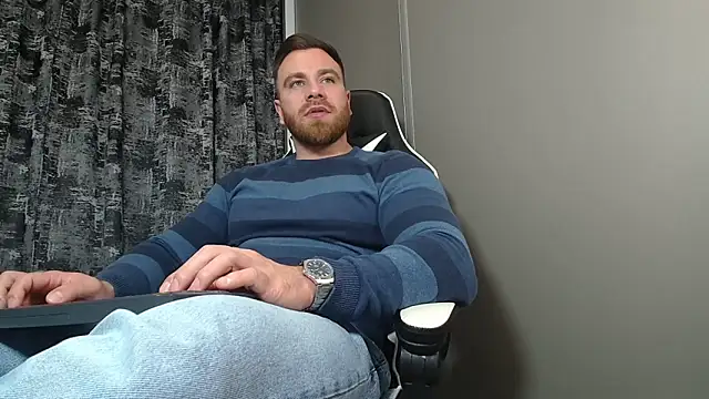 Snapshot of Thori92 chatting on February 17, 6:14 pm Thori92 online show from February 17, 6:14 pm