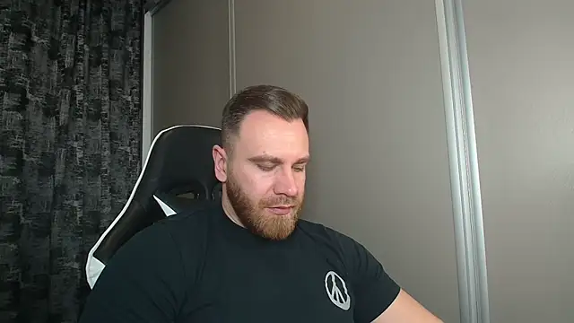 Snapshot of Thori92 chatting on February 18, 6:37 pm Thori92 online show from February 18, 6:37 pm