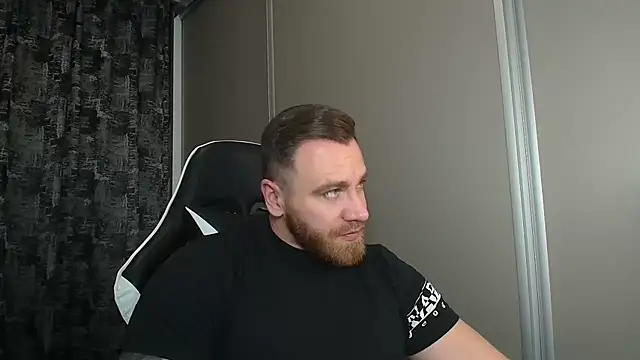 Snapshot of Thori92 chatting on February 19, 5:42 pm Thori92 online show from February 19, 5:42 pm