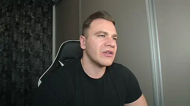 Snapshot of Thori92 chatting on February 20, 5:13 pm Thori92 online show from February 20, 5:13 pm