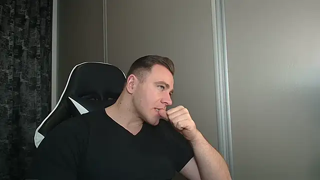 Snapshot of Thori92 chatting on February 21, 5:36 pm Thori92 online show from February 21, 5:36 pm