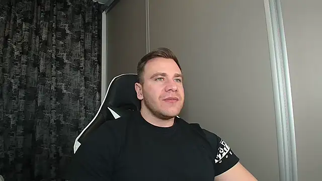 Snapshot of Thori92 chatting on February 24, 6:28 pm Thori92 online show from February 24, 6:28 pm