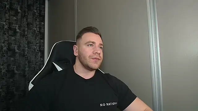 Snapshot of Thori92 chatting on February 28, 5:47 pm Thori92 online show from February 28, 5:47 pm